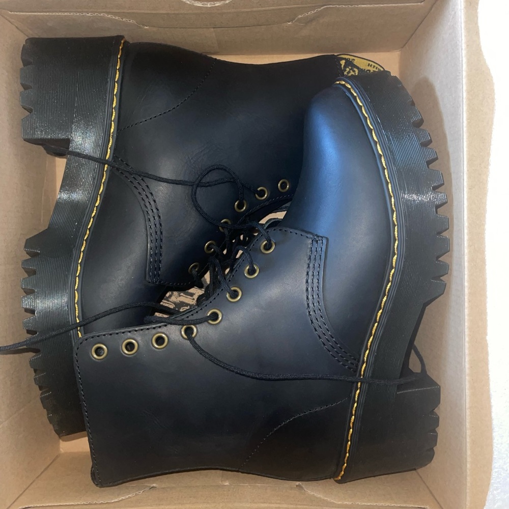 Dr. Martens SHRIVER HI Boots